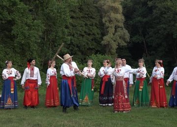 На амфитеатрах Поющих террас на Богодуховщине состоялась стилизованная музыкальная пастораль