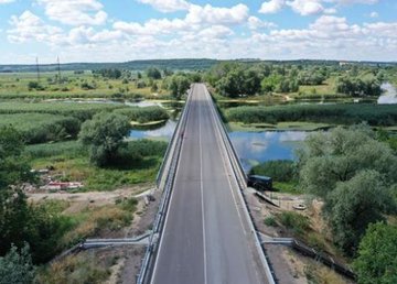 На Балаклейщине дорожники завершают капитальный ремонт моста, соединяющего Андреевку и Донец На Балаклейщине дорожники завершают капитальный ремонт моста, соединяющего Андреевку и Донец
