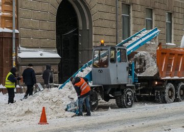 На дорогах Харькова работают около 80 снегоуборочных машин На дорогах Харькова работают около 80 снегоуборочных машин