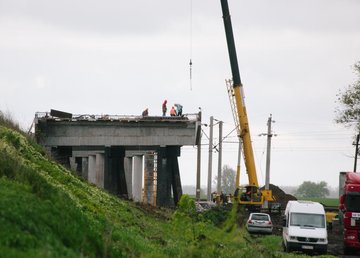 На дороге Харьков-Киев-Довжанский возле села Граково возводят новый путепровод