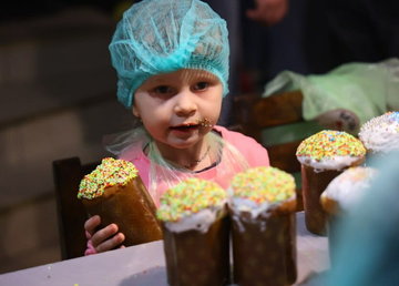 На Харківщині діти приготували великодні паски для захисників і захисниць України