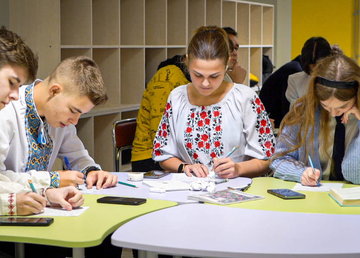 На Харківщині до написання національного диктанту єдності долучилися понад 227 тисяч учнів та студентів