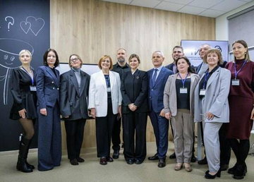 «На Харківщині Перша леді України Олена Зеленська відвідала заклади освіти та охорони здоров’я, в яких цього року провели масштабні оновлення», – Олег Синєгубов.