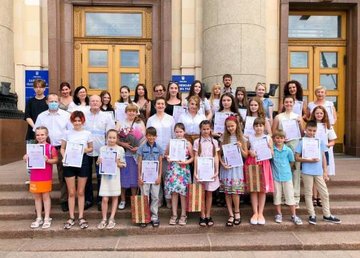 На Харьковщине наградили победителей конкурса детского рисунка «Мир и я» На Харьковщине наградили победителей конкурса детского рисунка «Мир и я»