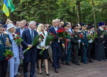 На Харьковщине почтили память воинов-освободителей Второй мировой войны На Харьковщине почтили память воинов-освободителей Второй мировой войны