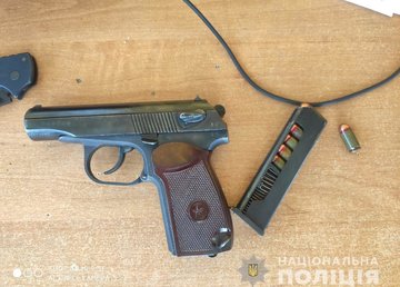 На Харьковщине полицейские изъяли оружие с патронами у гражданина Российской Федерации