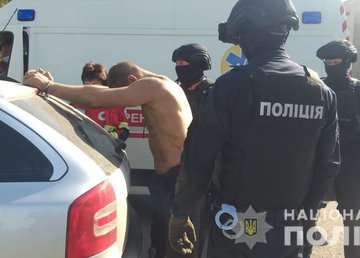 На Харьковщине полицейские задержали мужчину за вымогательство несуществующего долга у предпринимателя