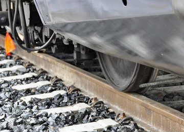 На Харьковщине полиция выясняет обстоятельства травмирования человека электропоездом