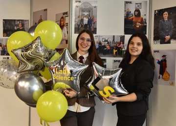 На Харьковщине презентовали фотовыставку «Lady Science»