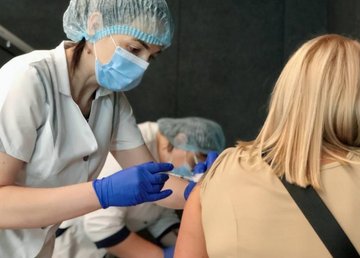 На Харьковщине прививки от COVID-19 делают всем желающим