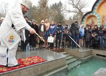 На Крещение в храмах пройдут богослужения, а на источниках освятят воду  На Крещение в храмах пройдут богослужения, а на источниках освятят воду