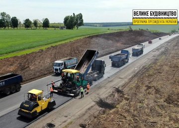 На окружной дороге на 32,7 км положили асфальтобетонное покрытие в выравнивающем слое