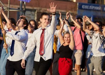 На площади Свободы прошел парад-карнавал, посвященный Дню знаний 