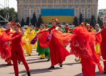 На площади Свободы прошло театрализованное предстсвление по случаю Дня Независимости На площади Свободы прошло театрализованное предстсвление по случаю Дня Независимости