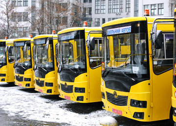 На потреби громад Харківщини передали 11 шкільних автобусів