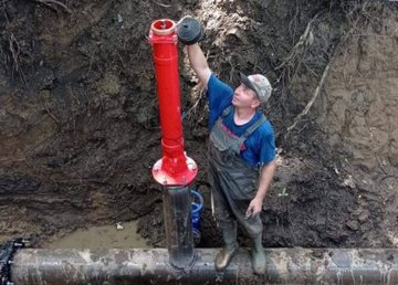 На Салтовке продолжают восстанавливать сети водоснабжения 