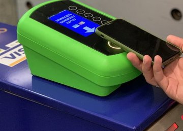 На станциях «Университет», «Спортивная» и «Завод имени Малышева» заработает оплата банковской картой На станциях «Университет», «Спортивная» и «Завод имени Малышева» заработает оплата банковской картой