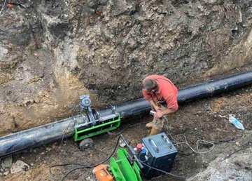 На улице Академика Павлова меняют поврежденный обстрелом водовод  На улице Академика Павлова меняют поврежденный обстрелом водовод