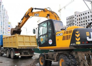 На улице Авиахимической ликвидируют сложную аварию на водоводе На улице Авиахимической ликвидируют сложную аварию на водоводе