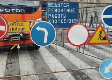 На улице Каразина тепловики устраняют дефект на трубопроводе На улице Каразина тепловики устраняют дефект на трубопроводе