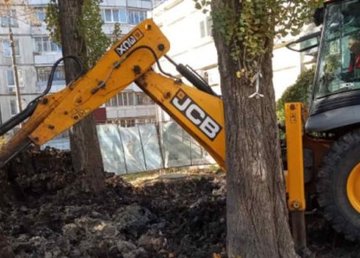 На улице Клочковской перекладывают сети холодного водоснабжения На улице Клочковской перекладывают сети холодного водоснабжения