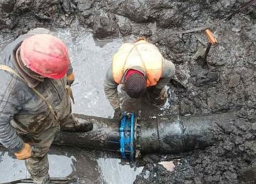 На улице Кокчетавской ликвидировали аварию на водоводе На улице Кокчетавской ликвидировали аварию на водоводе