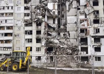 На улице Натальи Ужвий, 82 готовятся демонтировать подъезд На улице Натальи Ужвий, 82 готовятся демонтировать подъезд