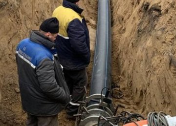 На улице Раднянской перекладывают сети холодного водоснабжения На улице Раднянской перекладывают сети холодного водоснабжения