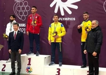 На XXIV летних Дефлимпийских играх в настоящее время сборная Украины занимает І общекомандное место, завоював 24 награды