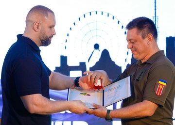 Начальник Харьковской ОВА вручил областные награды ко Дню города Начальник Харьковской ОВА вручил областные награды ко Дню города