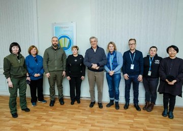 Начальник ХОВА разом із Верховним комісаром у справах біженців ООН відвідали один із Пунктів Незламності у Харкові