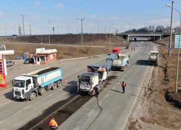 Начаты работы по фрезеровке старого слоя покрытия на объездной дороге Начаты работы по фрезеровке старого слоя покрытия на объездной дороге