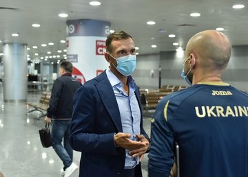 Национальная сборная Украины по футболу прибыла в Харьков на сборы Национальная сборная Украины по футболу прибыла в Харьков на сборы