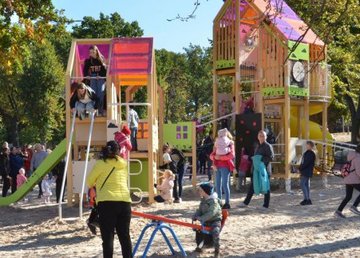 Ново-Баварский сквер открыли после реконструкции  Ново-Баварский сквер открыли после реконструкции