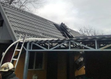 Новобаварский район: спасатели ликвидировали пожар в хозяйственной постройке