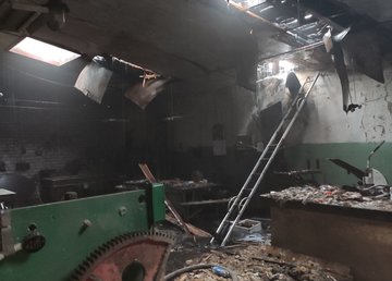 Новобаварский район: спасатели потушили пожар на производственном объекте Новобаварский район: спасатели потушили пожар на производственном объекте