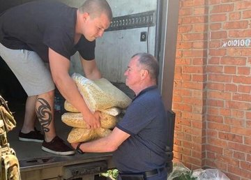 Около 80 тонн гуманитарной помощи передали жителям Харьковского и Богодуховского районов
