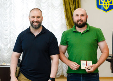 Олег Синегубов вручил харьковчанам награды Минобороны и СНБО Олег Синегубов вручил харьковчанам награды Минобороны и СНБО