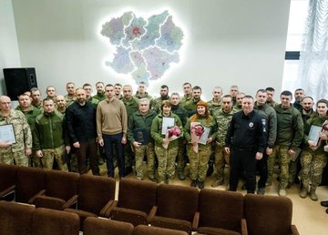 Олег Синєгубов нагородив захисників і захисниць до Дня Збройних Сил України
