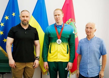 Олег Синєгубов привітав харківського плавця Максима Веракса зі «сріблом» Паралімпійських ігор в Парижі Олег Синєгубов привітав харківського плавця Максима Веракса зі «сріблом» Паралімпійських ігор в Парижі