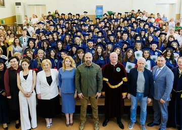 Олег Синєгубов привітав випускників ХНМУ з успішним завершенням навчання Олег Синєгубов привітав випускників ХНМУ з успішним завершенням навчання
