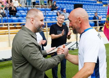 Олег Синєгубов привітав з ювілеєм заслуженого ветерана українського футболу Олександра Горяінова