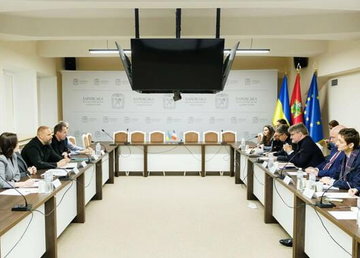 Олег Синєгубов провів робочу зустріч із Надзвичайним і Повноважним Послом Французької Республіки в Україні Гаелем Весьєром