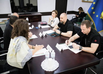 Олег Синєгубов провів робочу зустріч із представниками Міжнародного Комітету Червоного Хреста Олег Синєгубов провів робочу зустріч із представниками Міжнародного Комітету Червоного Хреста