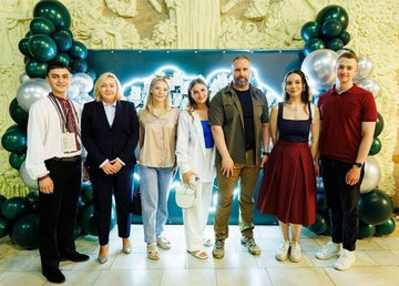 Олег Синєгубов відзначив активну молодь Харківської області Олег Синєгубов відзначив активну молодь Харківської області