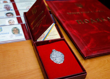 Олег Синєгубов вручив жителям Харківщини почесні відзнаки