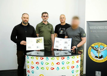 Олег Синєгубов взяв участь у спецпогашенні поштової марки, присвяченої ГУР