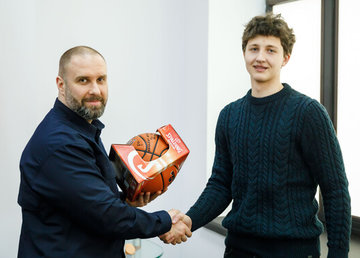 Олег Синєгубов зустрівся з гравцями баскетбольної команди «Ukraine Push Team»