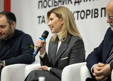 Олена Зеленська на зустрічі зі студентами-архітекторами розповіла про Альбом безбар’єрних рішень Олена Зеленська на зустрічі зі студентами-архітекторами розповіла про Альбом безбар’єрних рішень