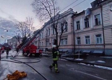 Подразделения ГСЧС продолжают спасать: отработали более 30 адресов